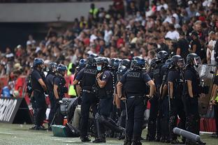 热议海港平柔佛：十分狼狈且侥幸；陈威出色全队血性（海港战平柔佛引热议：过程狼狈且侥幸，陈威高光全队展现血性）