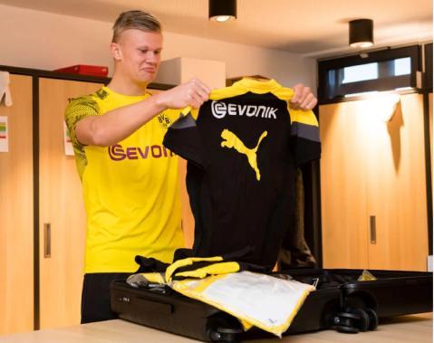 R.I.P.，佛罗伦萨小将理查德森的父亲、前NBA球星迈克尔-理查德森去世（前NBA球星迈克尔-理查德森辞世，佛罗伦萨小将理查德森痛失父亲）