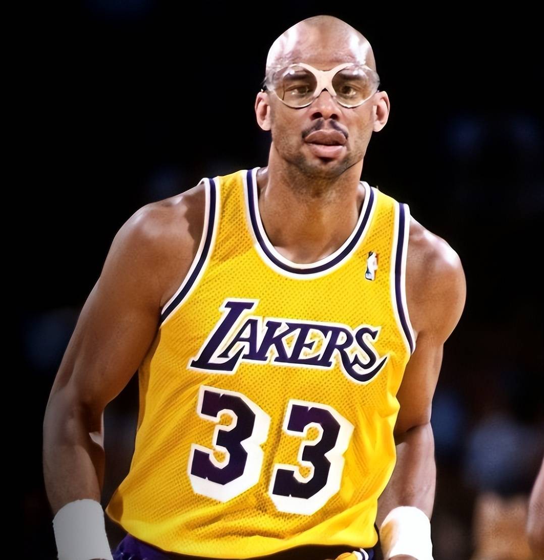 2分钟集锦！辽宁73-84负广州未，2名“后卫”表现对不起身价（2分钟速览：辽宁73-84不敌广州，双后卫发挥难配身价）