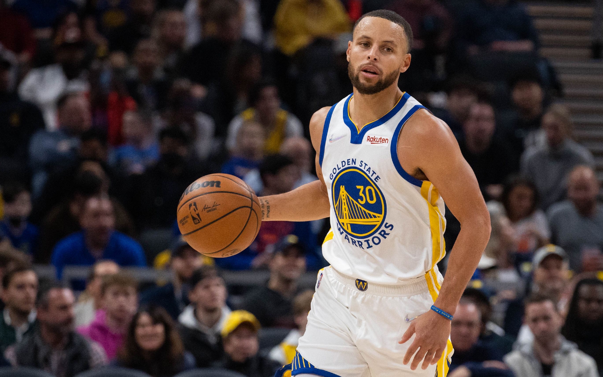 新民声援穆斯卡特：因几句赛后怨言就被全盘否定，这合理吗？（因几句赛后抱怨就否定穆斯卡特，公平吗？）