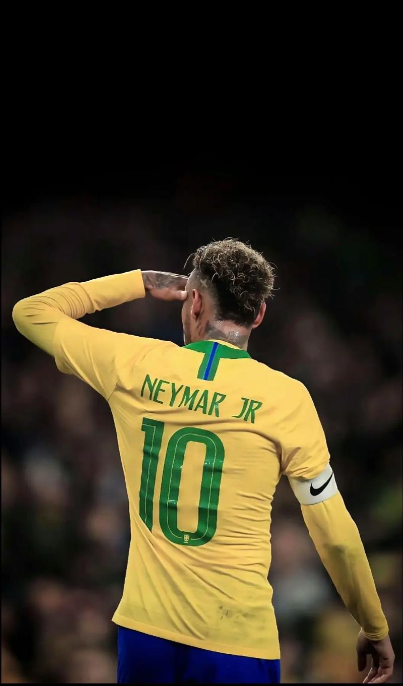 热刺抵达韩国受到热烈欢迎，有球迷在与麦迪逊合影时激动流泪（热刺抵韩获盛情迎接，球迷与麦迪逊合影激动落泪）