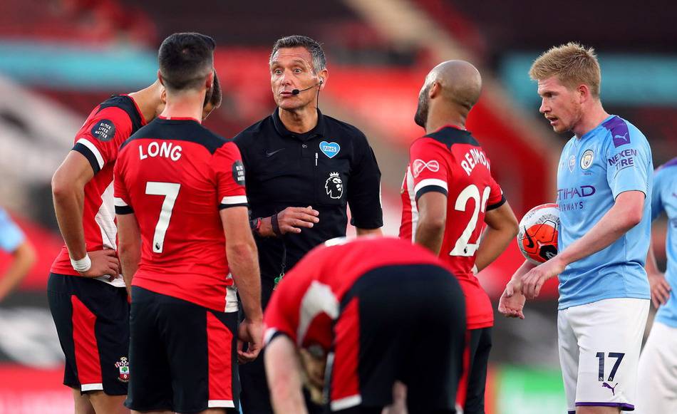 内马尔精彩过人引爆看台（内马尔华丽过人点燃全场）