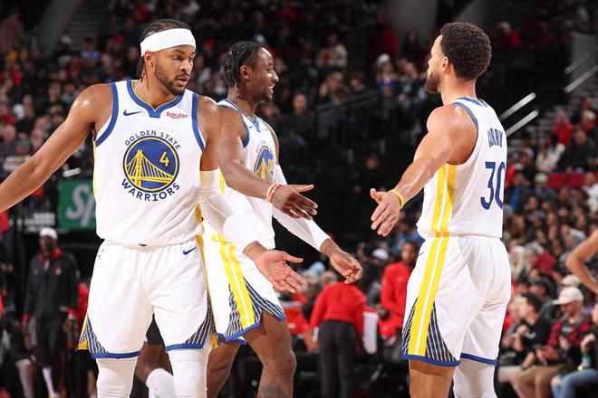 记者：李可并未参加申花赛前合练，明天能否首发存疑（李可缺席申花赛前合练，明日首发成疑）