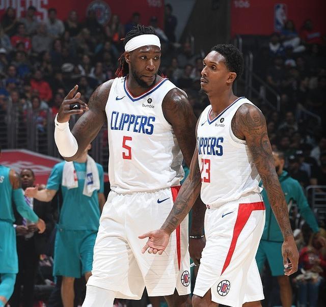 詹：现在的身体状态还不是很好；施洛特贝克整天说“废话”（詹：身体状态仍未达最佳，称施洛特贝克整天“说废话”）