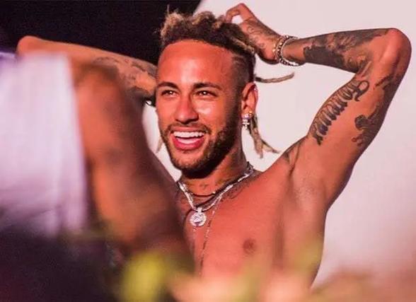 西蒙斯：我们向球迷展示了球队的能力；希望在热刺创造历史（西蒙斯：球队实力已展现给球迷，盼在热刺书写新篇章）