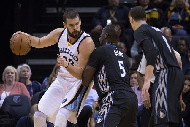 中超：上海海港主场4-1大胜深圳（中超联赛：上海海港主场4比1击败深圳队）