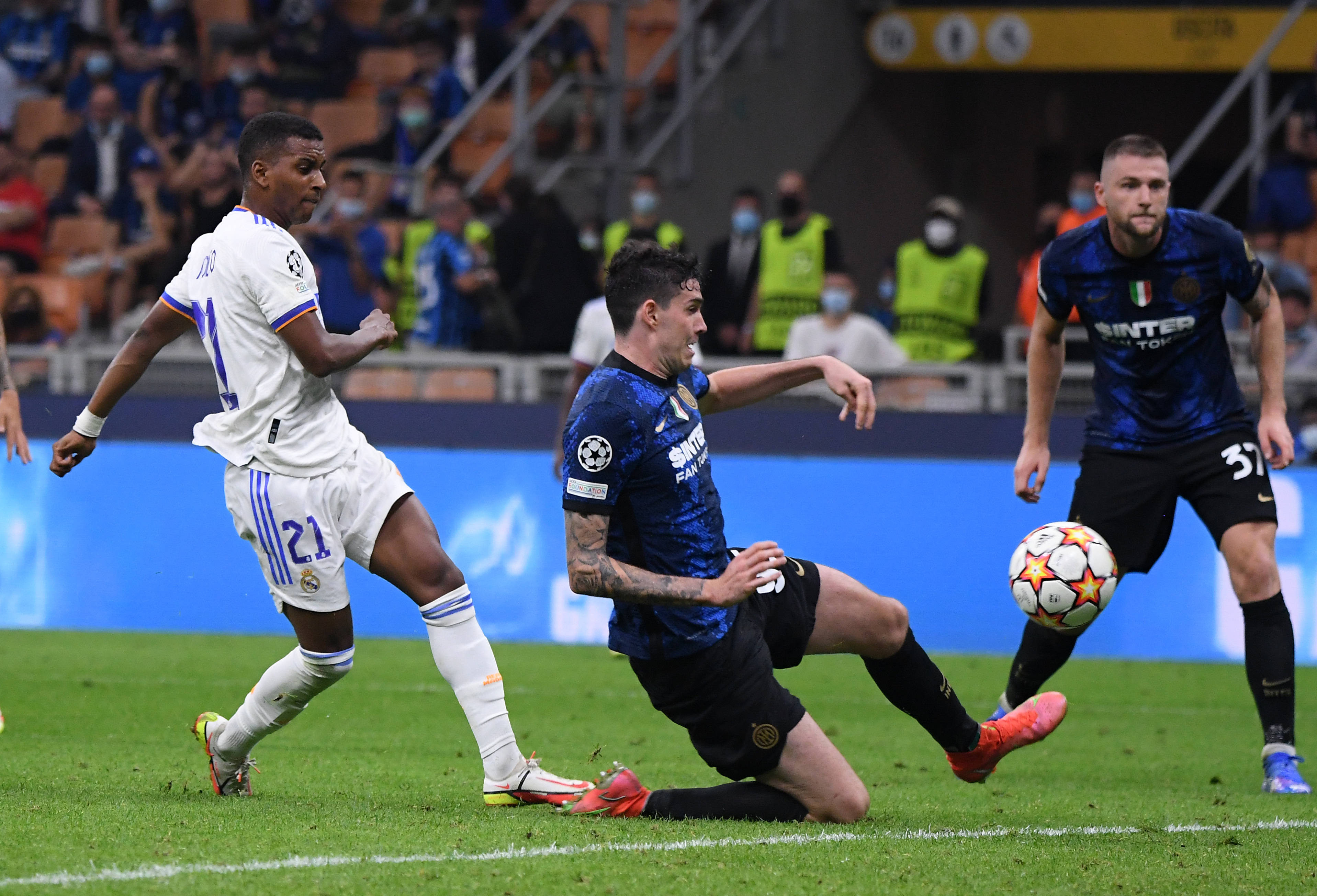 梅州2-2追平英博留住保级希望，奥马尔松破门，马马杜乌龙（梅州2-2战平英博续存保级希望：奥马尔松建功，马马杜自摆乌龙）