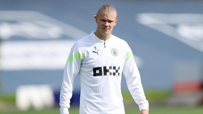 英雄出少年！17岁小胡子凌空抽射：欧冠3连斩创纪录 身价2000万欧（少年成名！17岁小胡子凌空破门，欧冠三连斩创纪录，身价2000万欧）