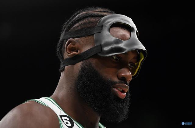 英超第13轮切尔西对阵阿森纳，双方均状态出色，争夺争冠席位，赛果待定。（英超第13轮焦点战：切尔西迎战阿森纳，双方状态火热，争冠卡位战悬念待解）