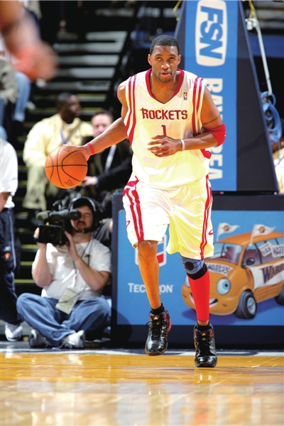 皇马头号药罐子又倒下！拉伤大腿+2年出场率仅32% 10个后卫伤6个（皇马再遭伤病重创：大腿拉伤致近两年出场率仅32%，10名后卫已伤6人）