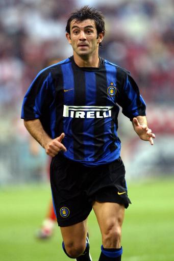 足球意大利名帅重返教练席，引全球媒体关注（意大利足坛名帅重返执教舞台，全球媒体聚焦）