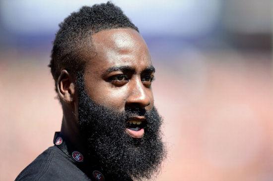 哈登爆发，却被保罗抢风头，詹姆斯表态，留给快船的机会不多了！（哈登火力全开仍被保罗抢镜，詹姆斯发声：快船机会所剩无几）