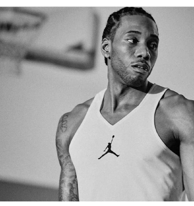 新赛季大幕即将拉开！@上海久事大鲨鱼官方微博 晒定妆照拍摄花絮！（新赛季将启幕，@上海久事大鲨鱼官方微博发布定妆照拍摄花絮！）