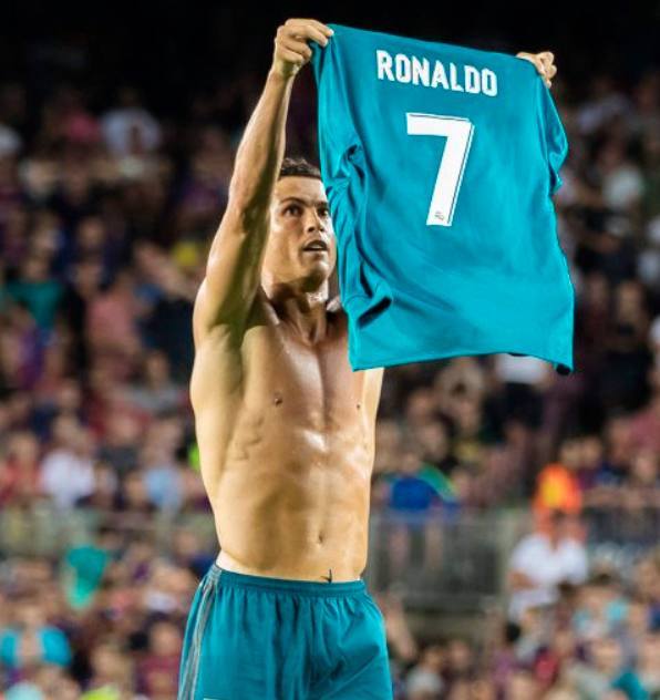 梅西一脚射门点燃全场（梅西一记劲射引爆全场）