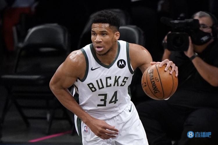 致敬球队传奇，多特官方商城为球迷免费印11号罗伊斯（多特官方商城免费为球迷印制罗伊斯11号，向球队传奇致敬）