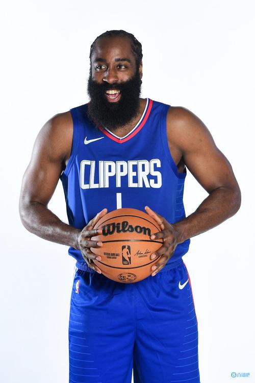 布拉德利vs皇马合集：1v1防下维尼修斯，抢点连过贝林姆巴佩（布拉德利对皇马集锦：单挑封锁维尼修斯，抢点连续过掉贝林厄姆与姆巴佩）