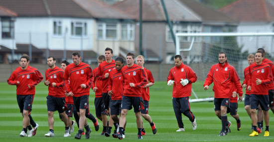 球队连胜势头延续，积分榜争夺愈发激烈（连胜势头不减，积分榜竞争愈加白热化）